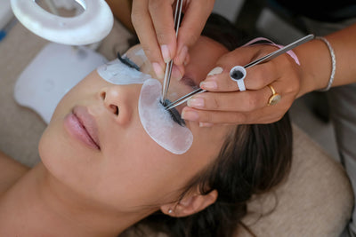 Eyelash Extensions: The Pros and Cons